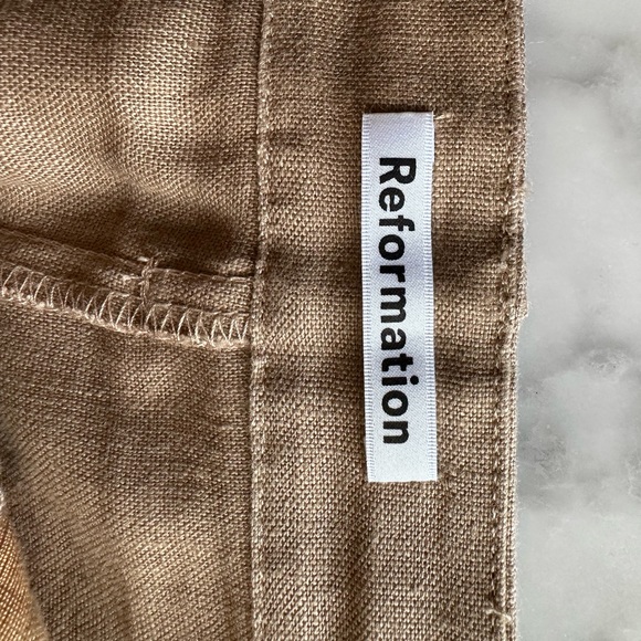 Reformation “Sterling” Safari Shorts in khaki linen. (Size 8) - Picture 3 of 6
